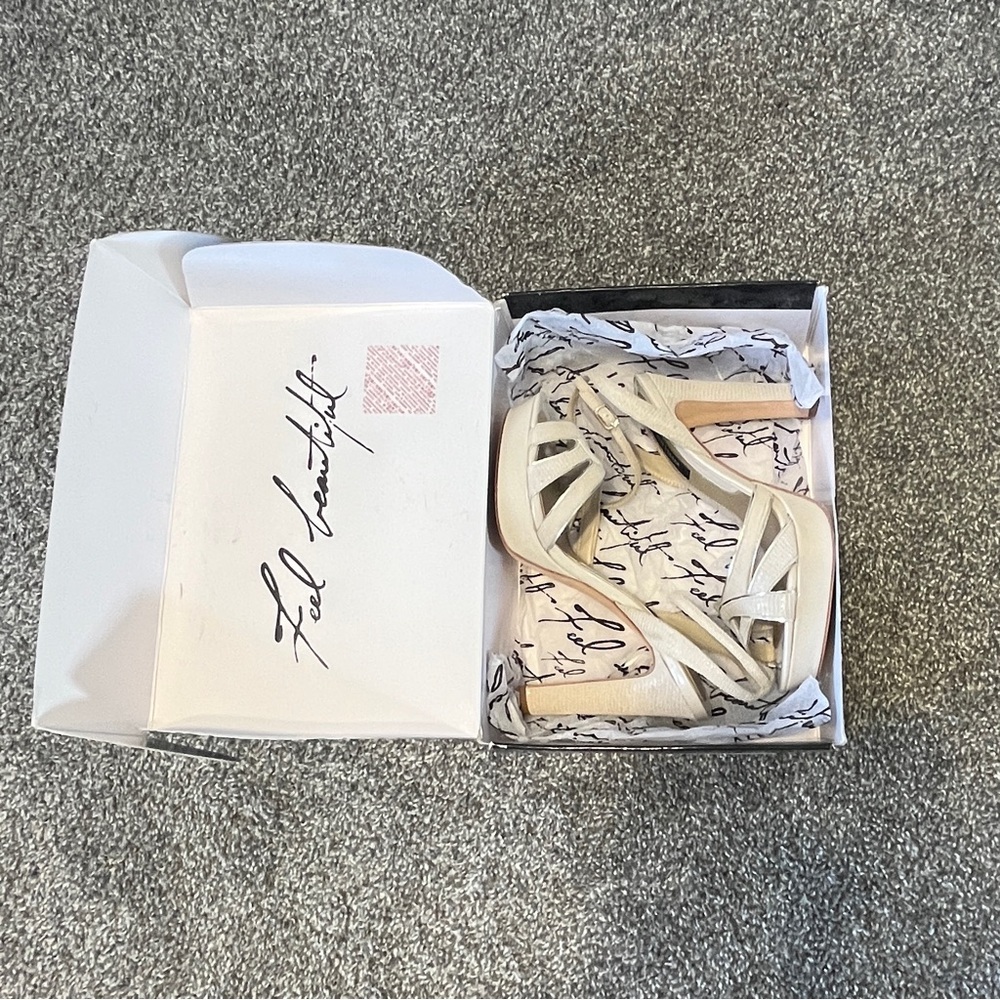 White House Black Market Beige Strappy Heels Size 10 - Picture 8 of 9